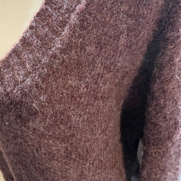 ❤️🧶Abound cozy V Neck Sweater | Women’s | medium - Picture 4 of 9